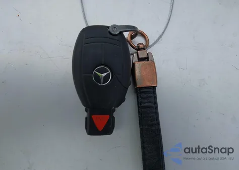 2013 Mercedes-Benz E 350 4Matic z USA, uszkodzony, nr VIN WDDHF8JB0DA663624